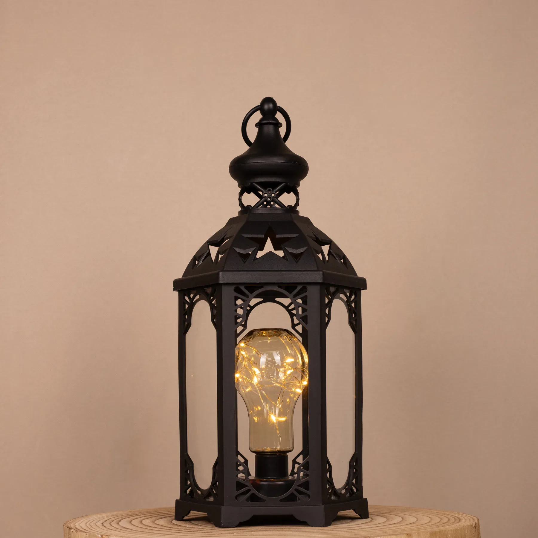 LED lampáš so žiarovkou a oblúkovými oknami