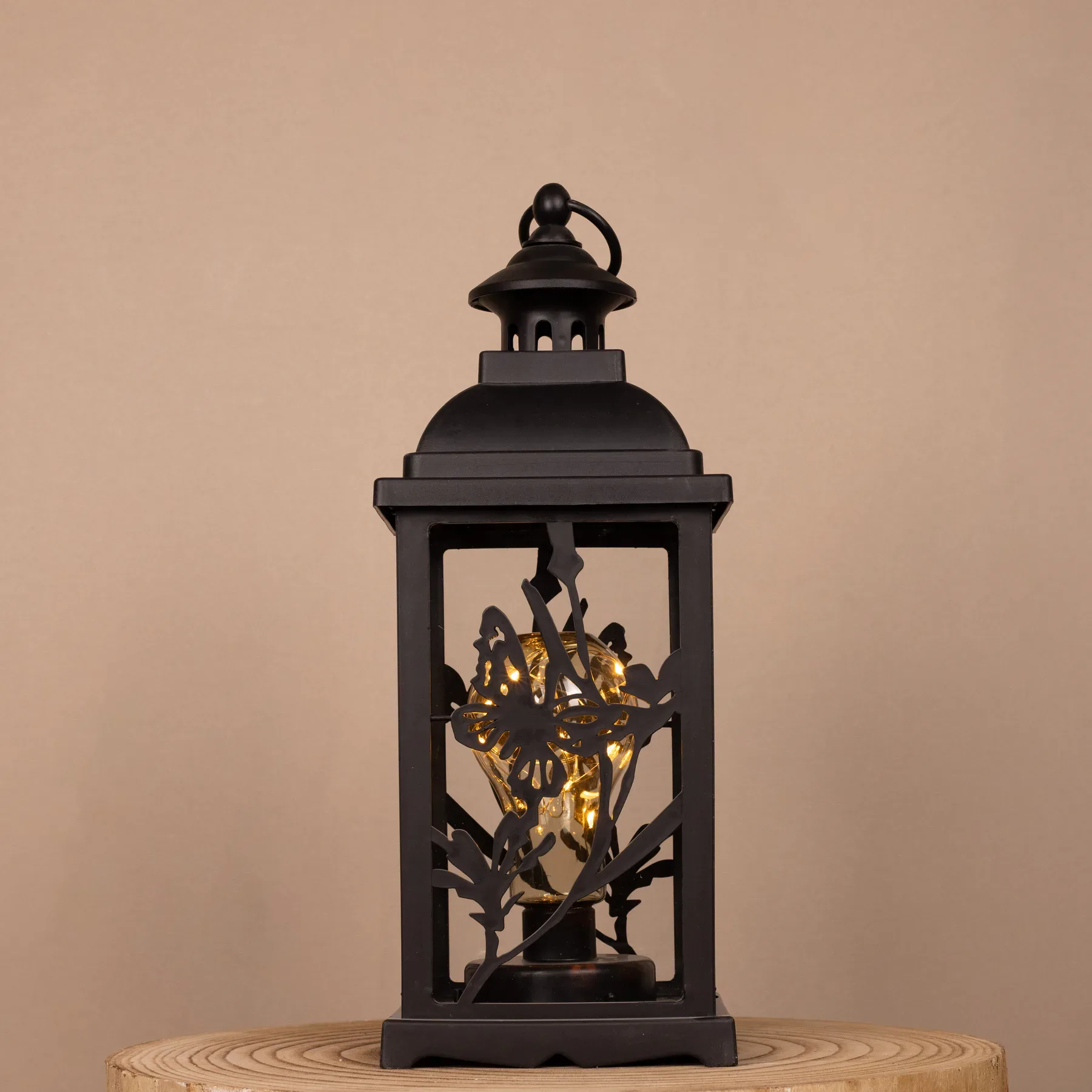 LED lampáš so žiarovkou a ornamentálnou mriežkou